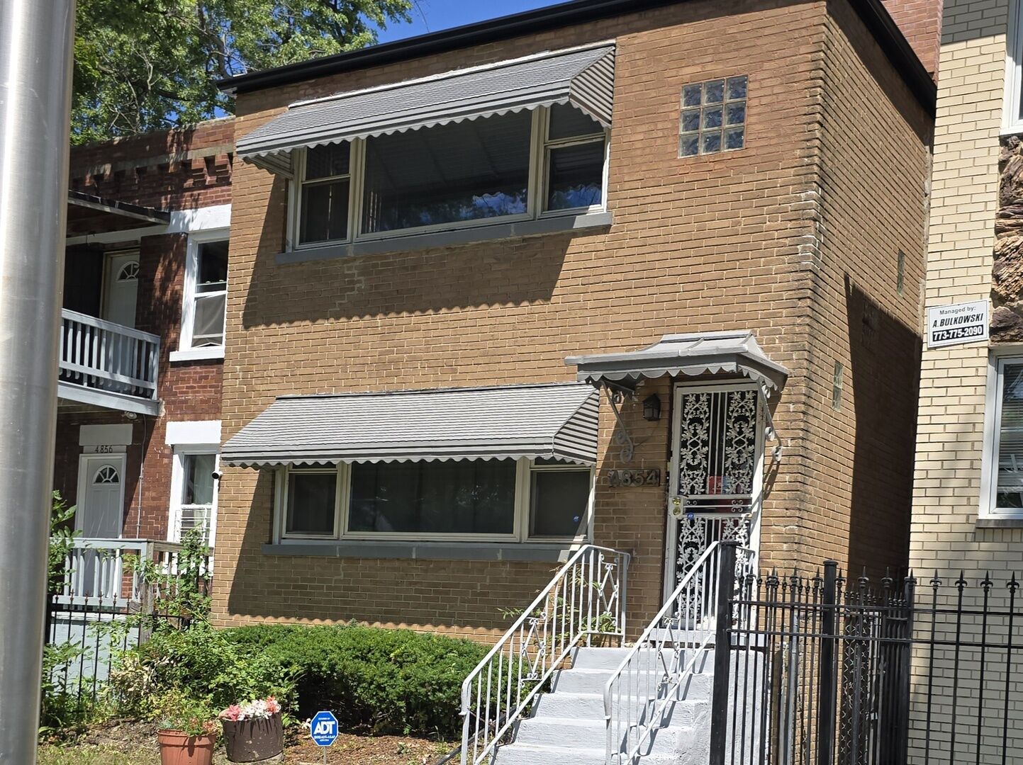 Property Photo: 4854 W Thomas Street IL 60651
