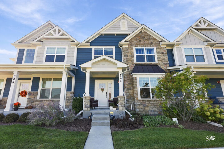 Property Photo:  321 Didier Court  IL 60089 