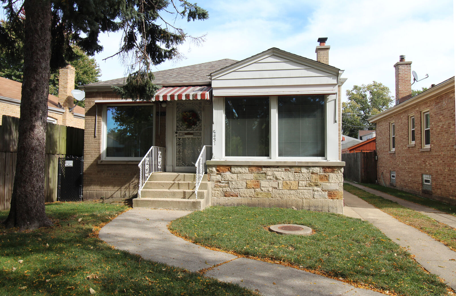Property Photo: 5431 N Natoma Avenue IL 60656