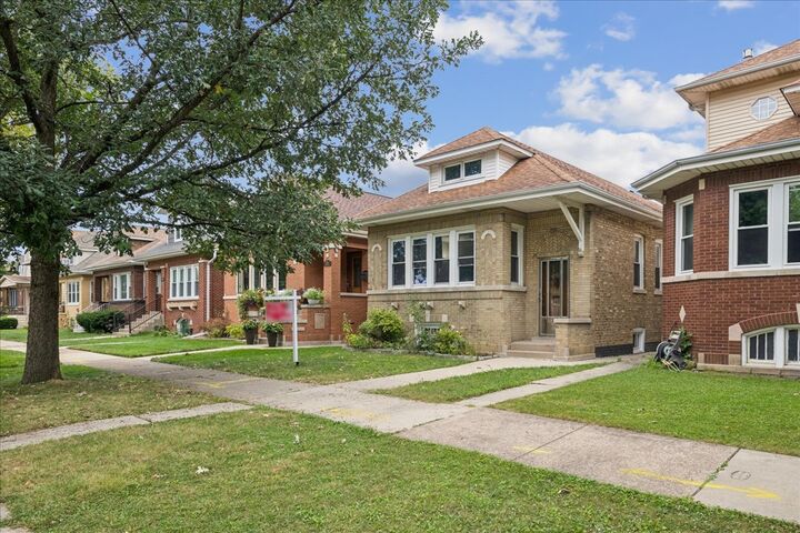 Property Photo: 5325 N Linder Avenue IL 60630