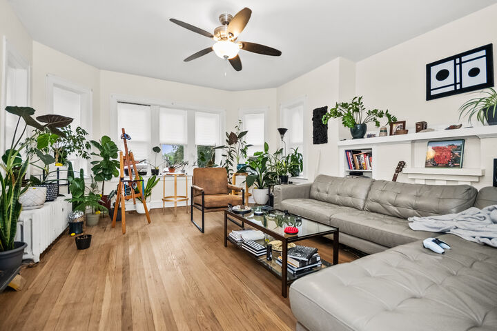 Property Photo:  7605 S Calumet Avenue  IL 60619 