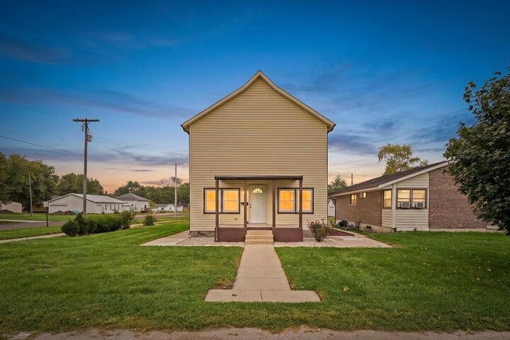 Property Photo: 523 W 9th Street IL 60936