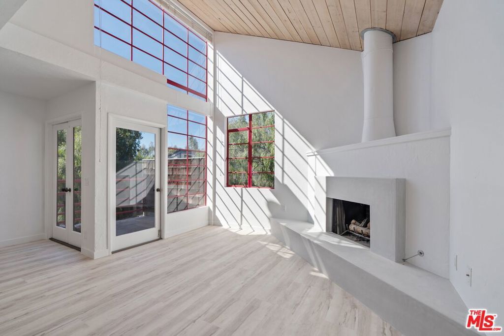 Property Photo:  29235 Heathercliff Road 11  CA 90265 