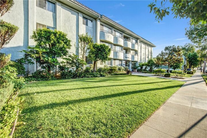 Property Photo:  972 E California 304  CA 91106 