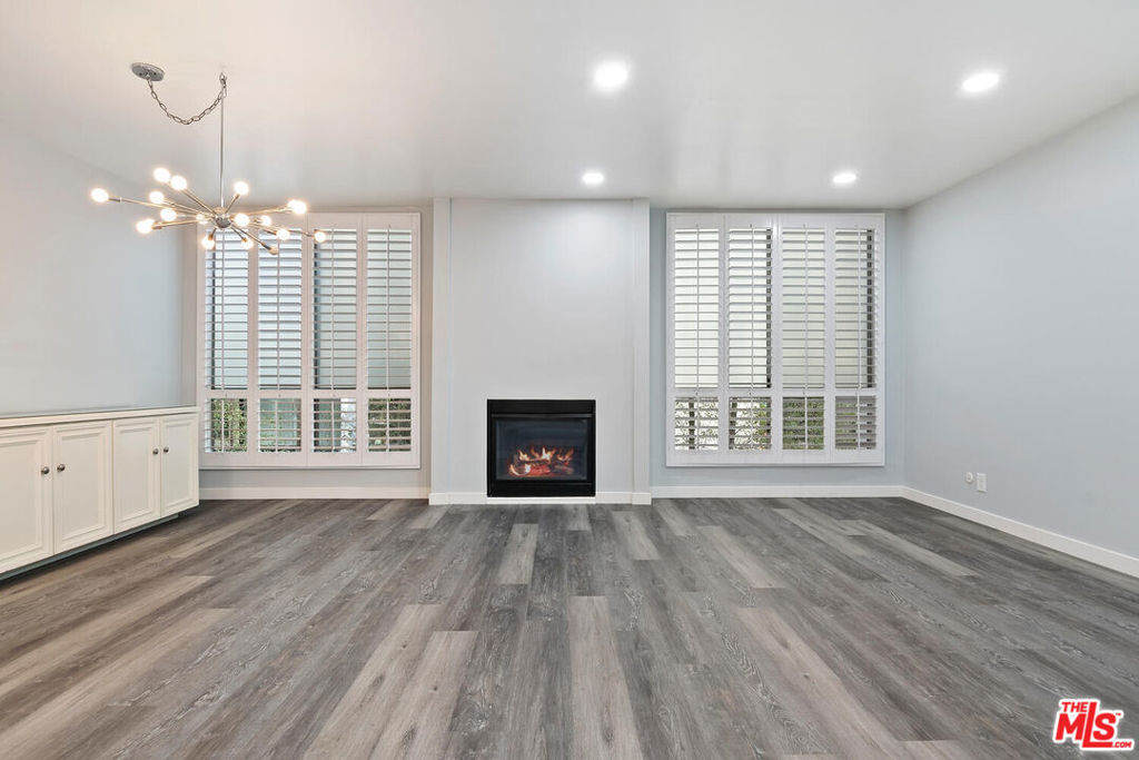 Property Photo:  927 N Kings Road 107  CA 90069 