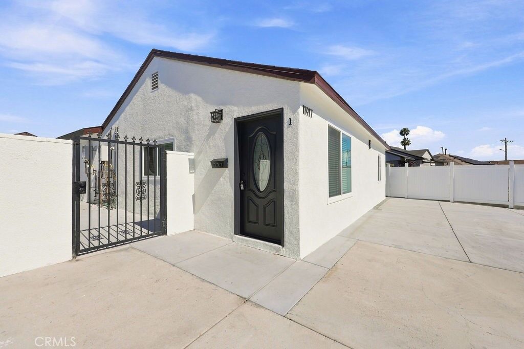 Property Photo:  11917 Burton Street 1  CA 91605 