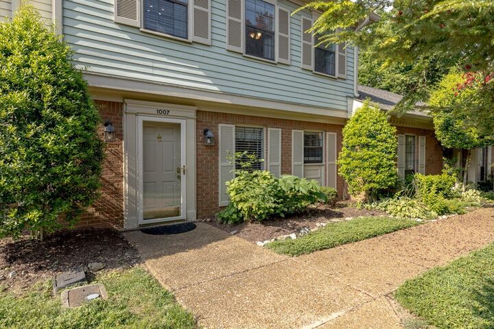 Property Photo: 1007 Brentwood Pt TN 37027
