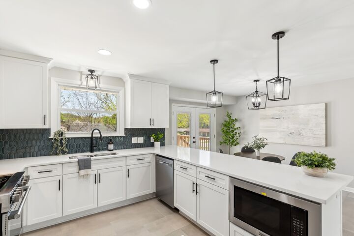 Property Photo: 4052 Kings Ln TN 37218