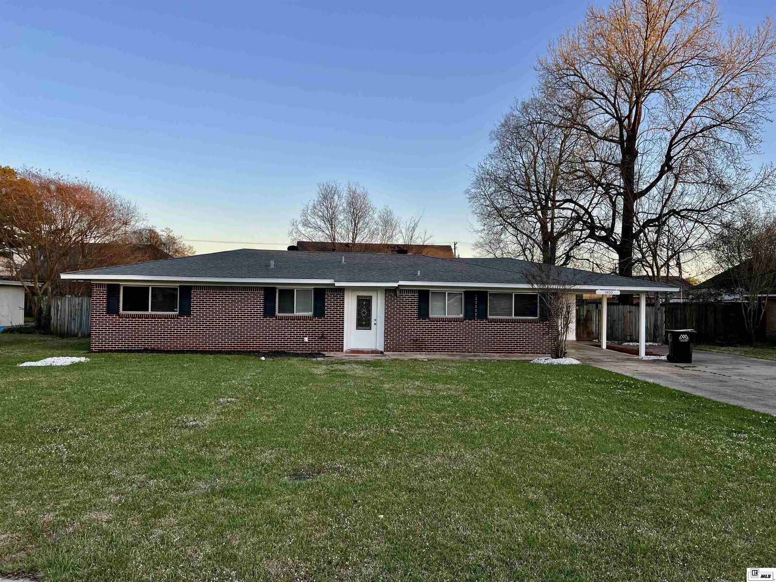 Property Photo:  1500 Roselawn Avenue  LA 71201 