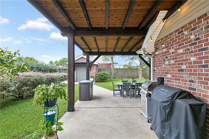 Property Photo:  725 Cazalard Street  LA 70037 