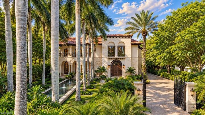 Property Photo:  3200 Green Dolphin Ln  FL 34102 