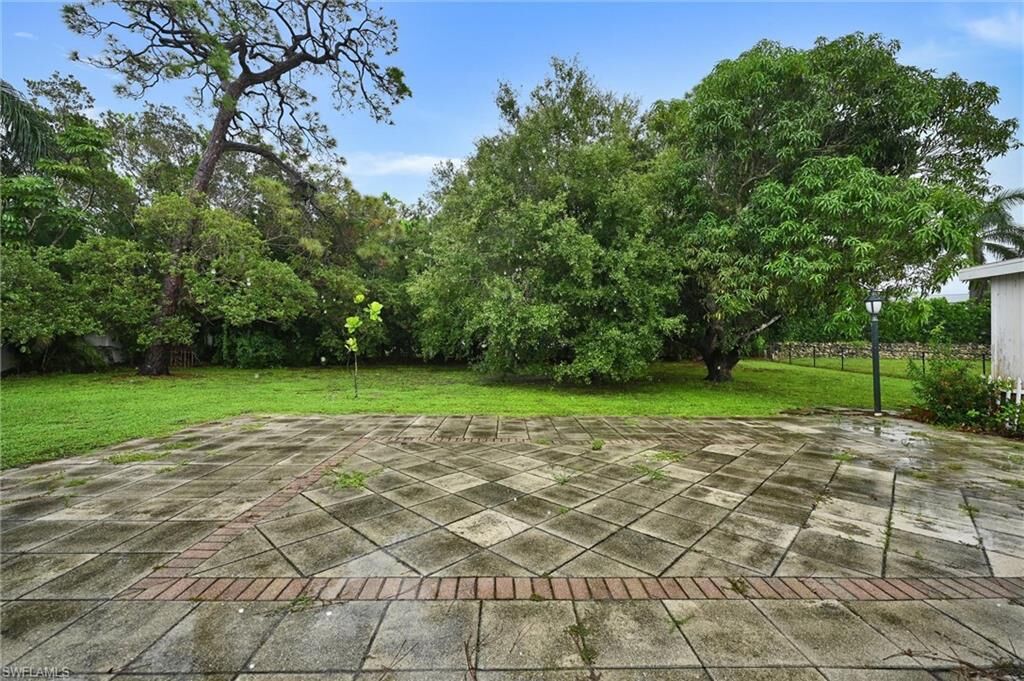 Property Photo:  626 Rudder Rd  FL 34102 