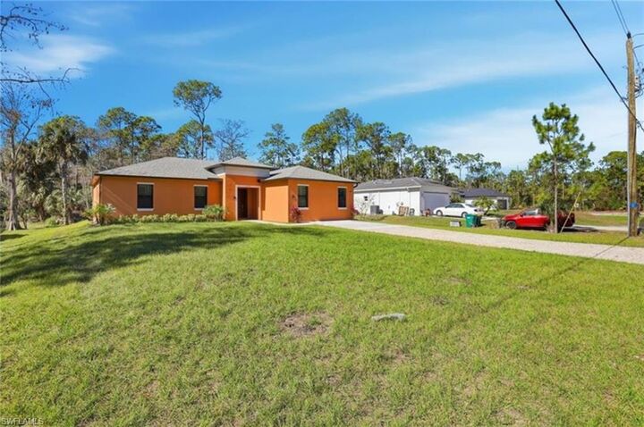 Property Photo: 2167 Della Dr FL 34117