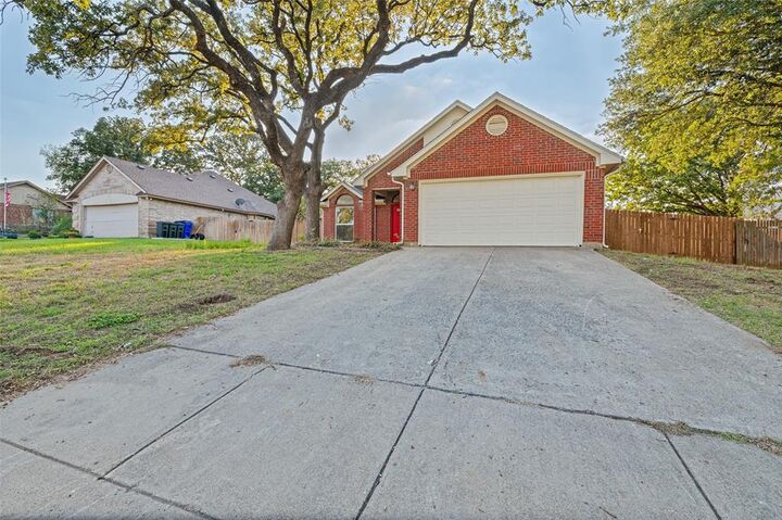 Property Photo:  605 Reeves Lane  TX 76060 