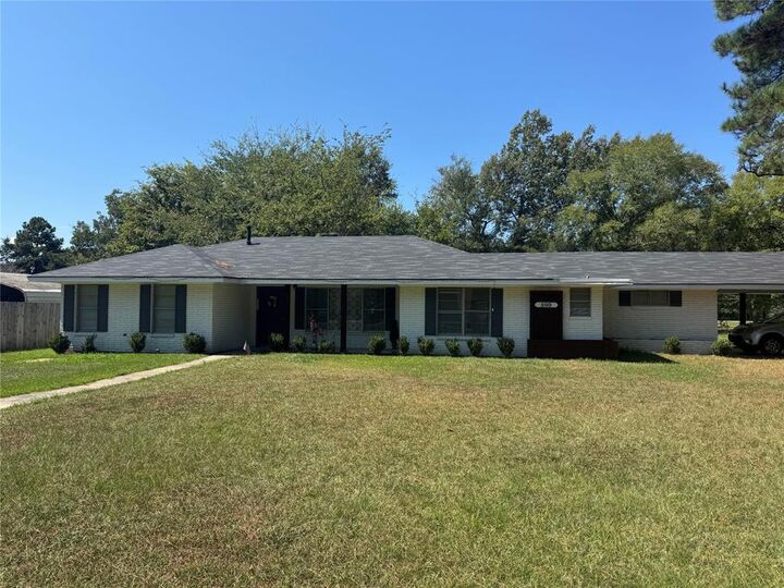 Property Photo:  800 Regmar Drive  LA 71107 