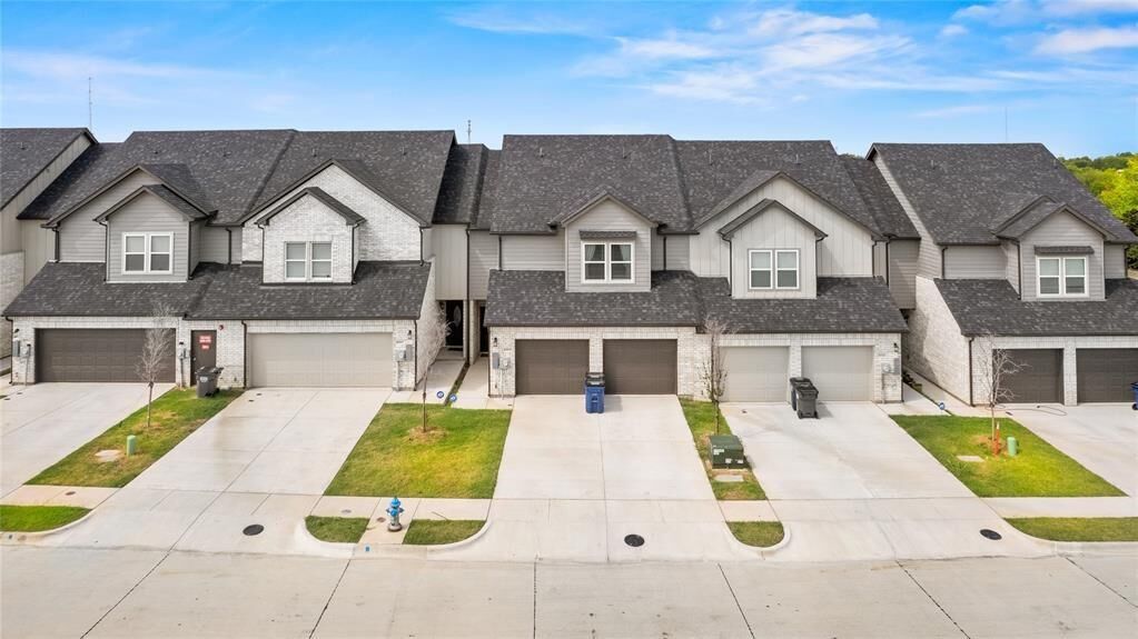 Property Photo: 1009 Debby Court TX 75098
