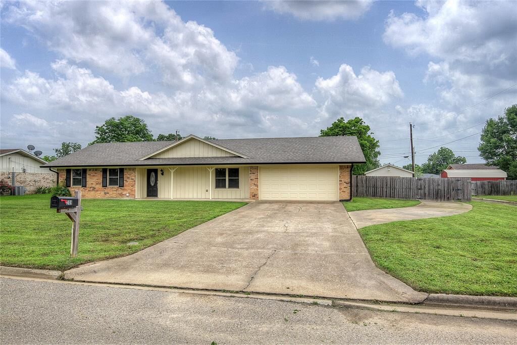 Property Photo: 209 Myndi Circle TX 75482