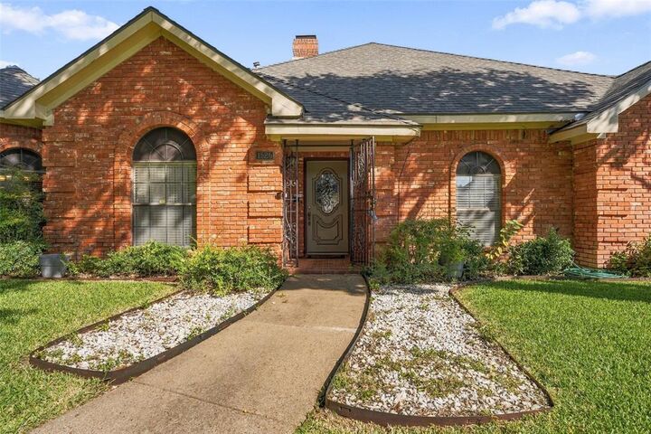 Property Photo: 1525 Nettleton Drive TX 75115