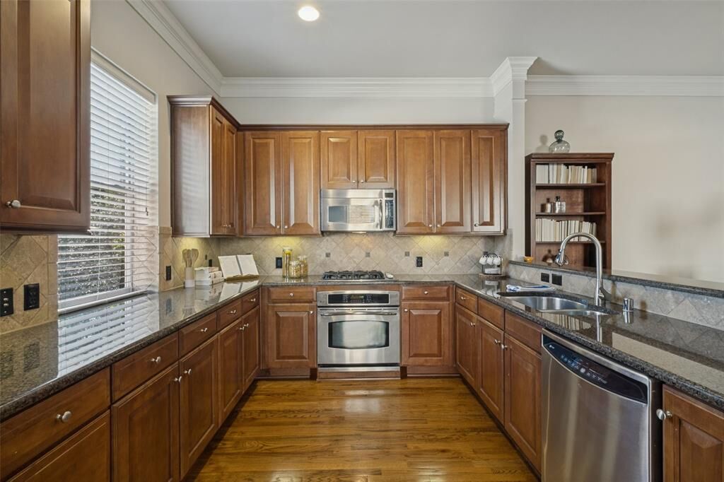 Property Photo: 3704 Wycliff Avenue 7 TX 75219