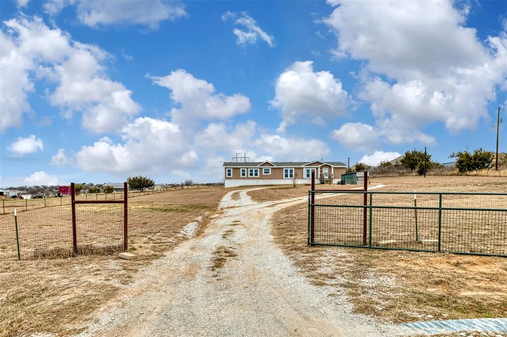 Property Photo: 174 Denton Heights Lane TX 76085