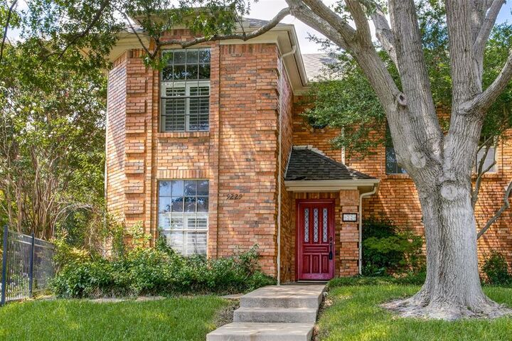 Property Photo: 9229 Highedge Circle TX 75238