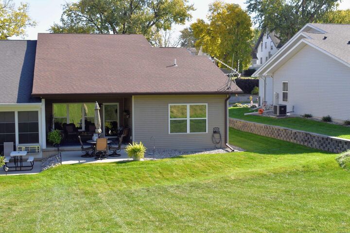 Property Photo:  1711 S Saint Aubin St  IA 51106 