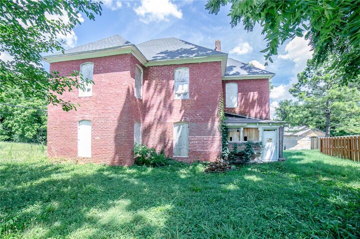 Property Photo:  195 N A Street  AR 72719 