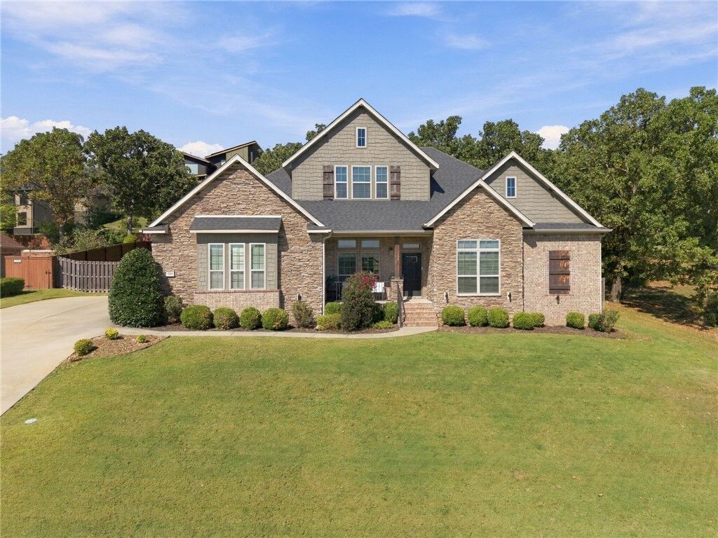 Property Photo: 3206 E Crestline Place AR 72701