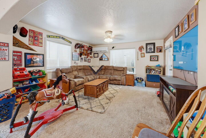 Property Photo: 426 Berrydale Avenue OR 97501