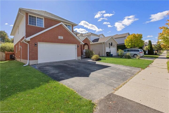 Property Photo:  723 Chesapeake Drive  ON N2K 4G4 