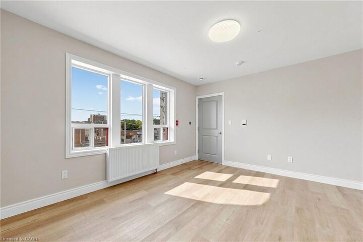 Property Photo: 71 Sanford Avenue S Unit 9 ON L8M 2G7