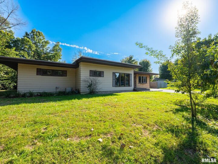 Property Photo:  561 Oak Street  IL 61548 