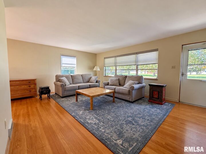 Property Photo:  1601 Jefferson Street  IL 61401 