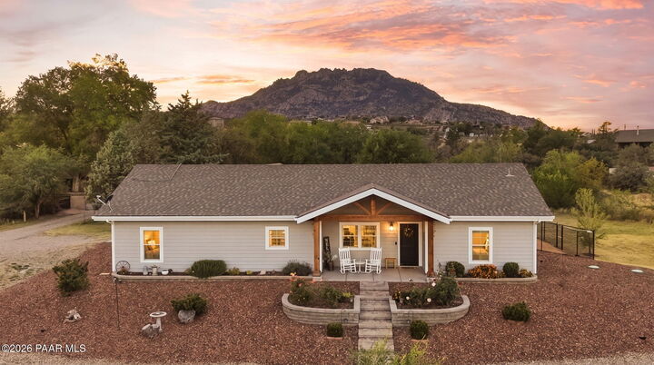 Property Photo: 2110 W Peregrine Way AZ 86305