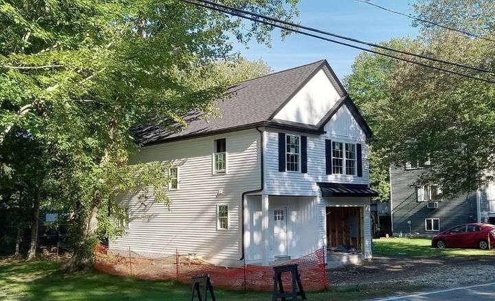 Property Photo:  10 River Rd  MA 01463 