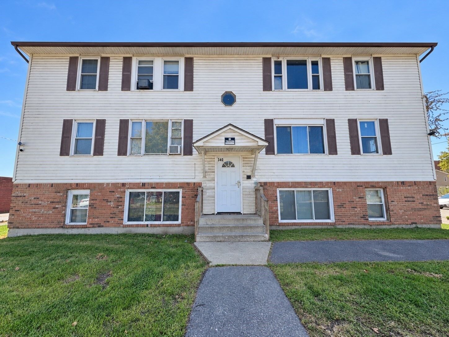 Property Photo:  340 Appleton St 2  MA 01040 