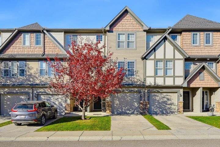 Property Photo:  16 Eversyde Park SW  AB T2Y 5G8 
