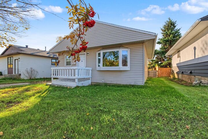 Property Photo:  9319 108 Avenue  AB T8V 1M6 