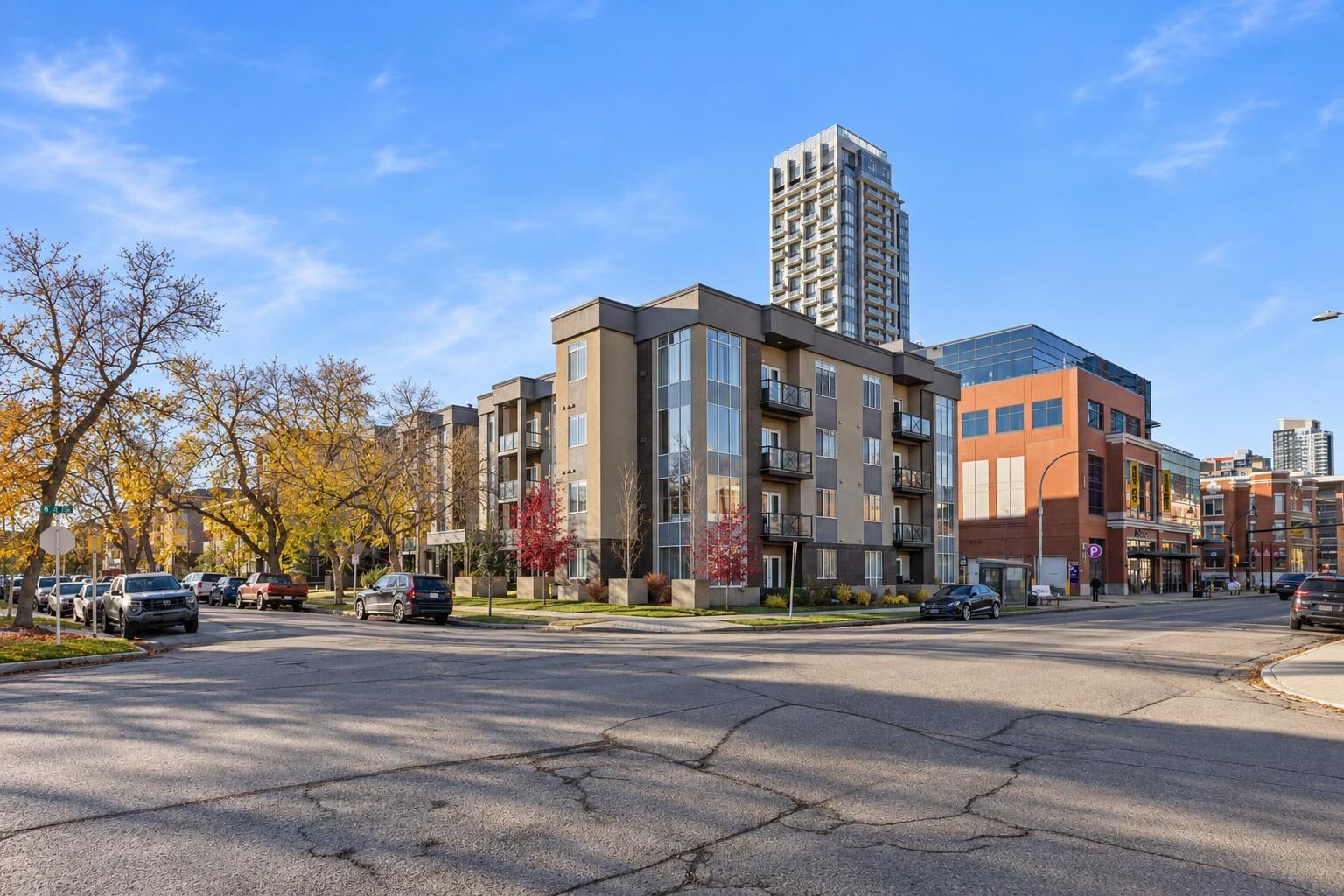 Property Photo: 910 18 Avenue SW 311 AB T2T 0H1