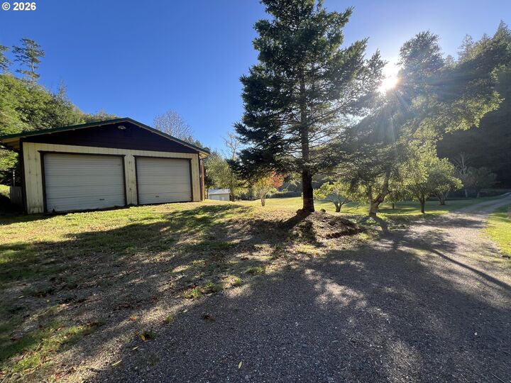 Property Photo: 32103 Cedar Valley Rd OR 97444