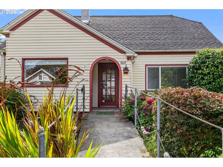 Property Photo:  509 Spruce St  WA 98624 