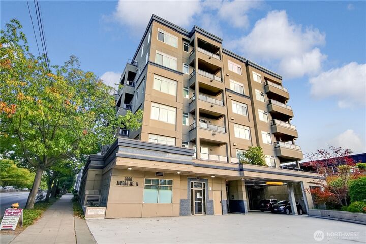 Property Photo:  1000  Aurora Avenue N 509  WA 98109 