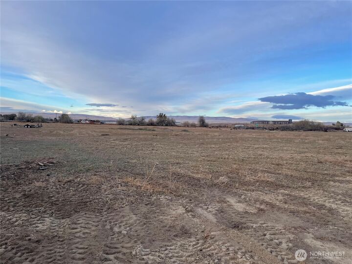 Property Photo:  4412  Clyde Circle  WA 98944 