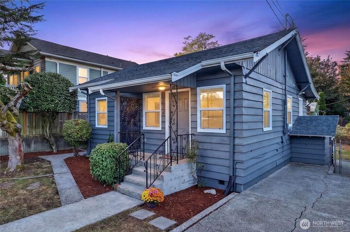 Property Photo: 904 N 103rd Street WA 98133