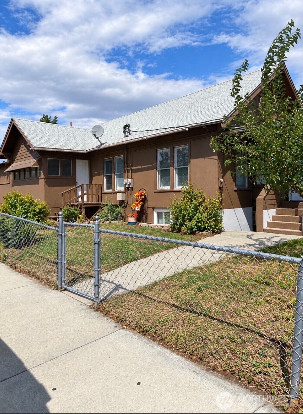 Property Photo:  613 -615  Alaska St.  WA 98801 