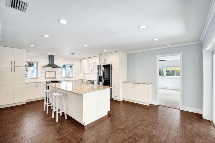 Property Photo:  5404 NE 22nd Avenue  FL 33308 