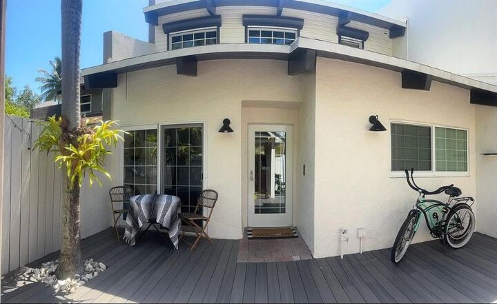 Property Photo: 224 NE 16th Terrace FL 33301