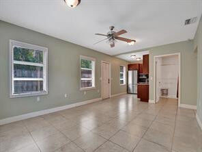 Property Photo: 500 NE 25th Street 2 FL 33305