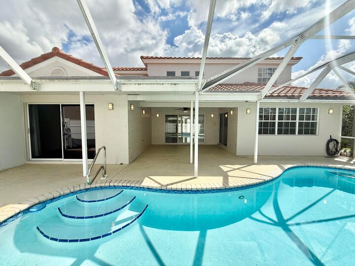 Property Photo:  10579 Pebble Cove Lane  FL 33498 