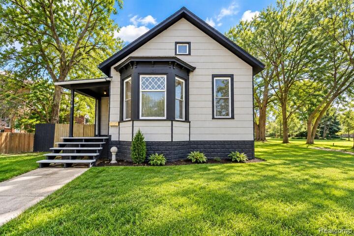 Property Photo:  2619 Wabash Street  MI 48216 